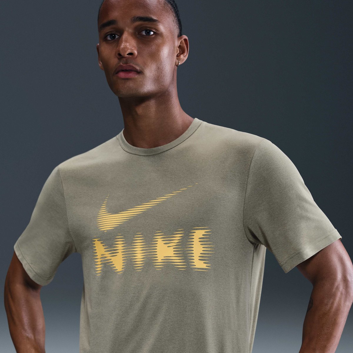 REMERA NIKE HYVERSE